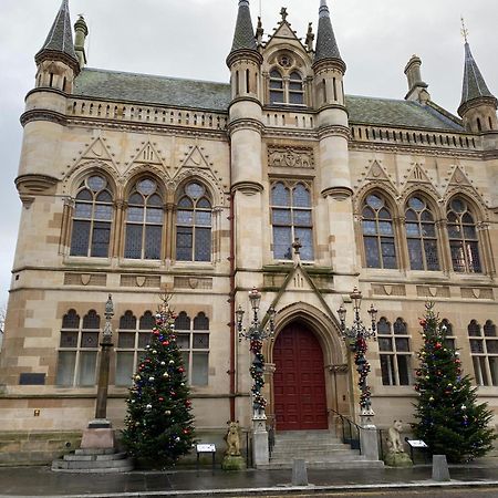 No 10 Immaculate City Centre, Top Floor 2 Bed Flat With Free Parking Inverness Exterior foto
